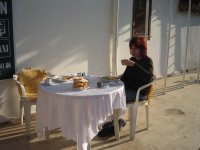 photo: petit déjeuner sur la terrasse